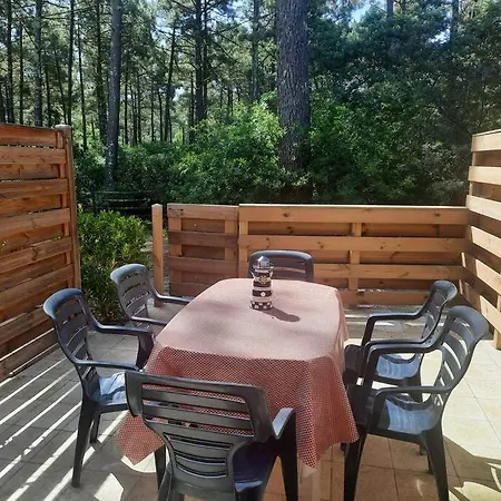 Maison D'ete Familiale, Piscine Dans La Holiday home