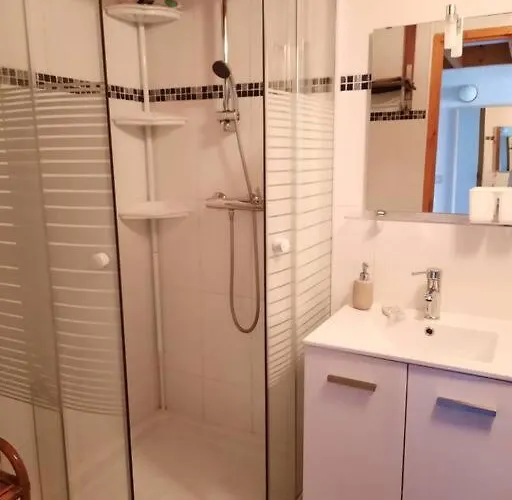 Maison D'ete Familiale, Piscine Dans La *